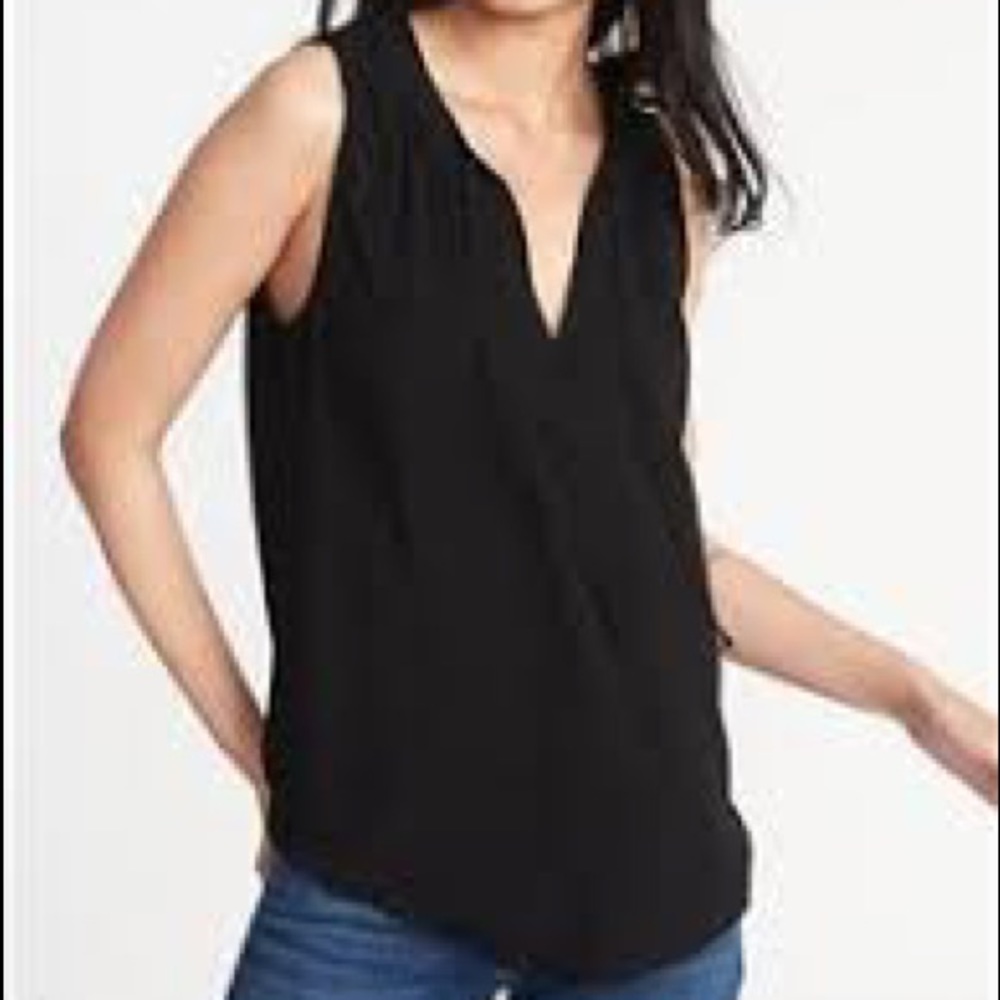 OLD NAVY RELAXED LIGHTWEIGHT SLEEVELESS TOP